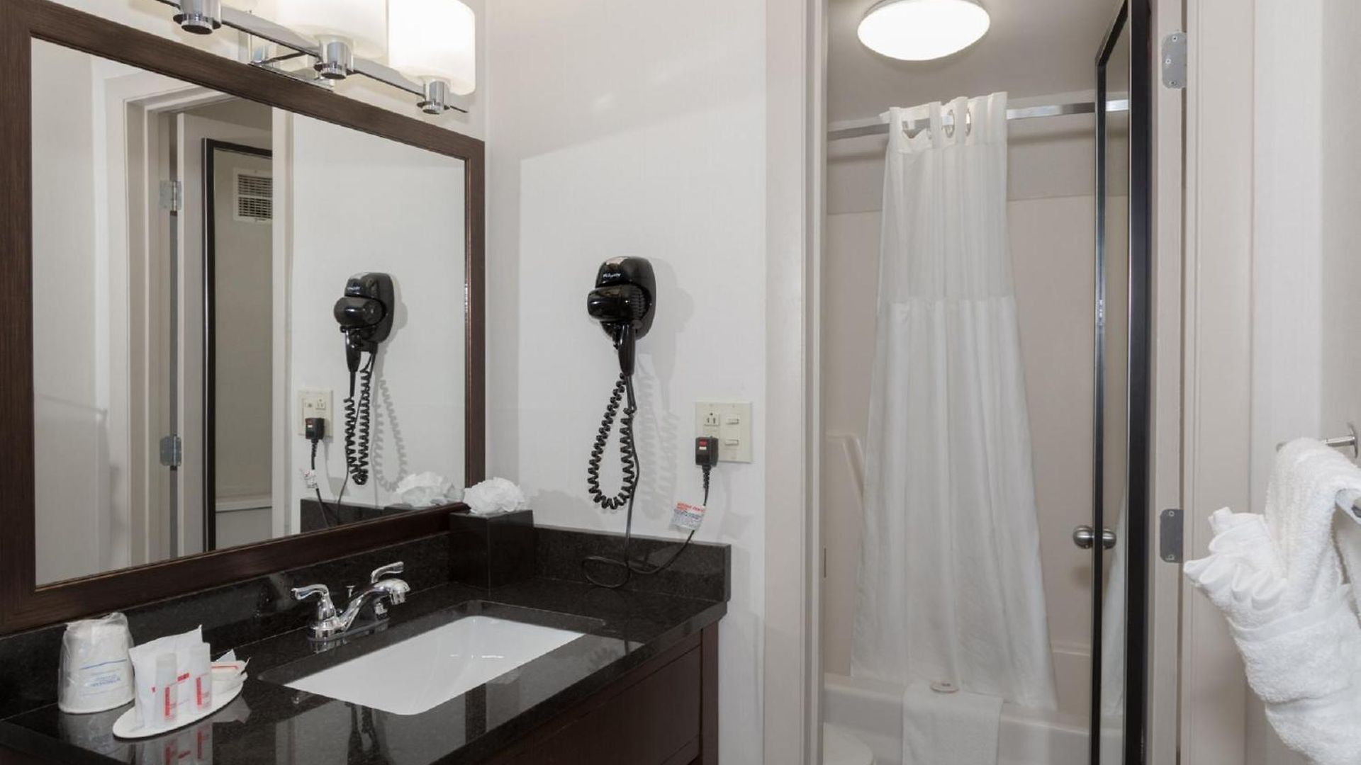 Ramada By Wyndham 3* Boston