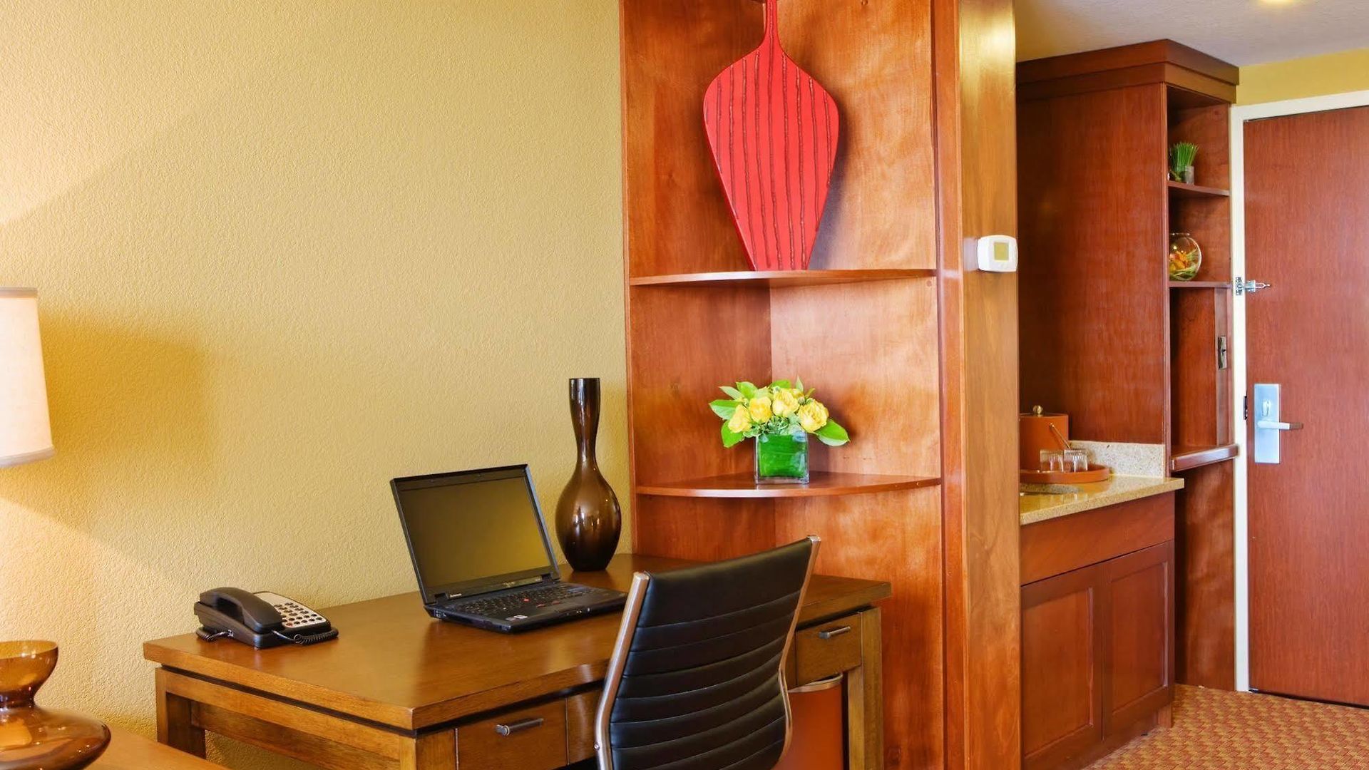 Courtyard By Marriott Logan Airport Hotel Boston