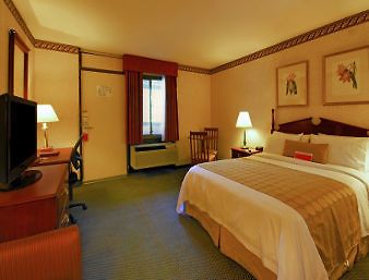 Hotel Ramada By Wyndham Boston