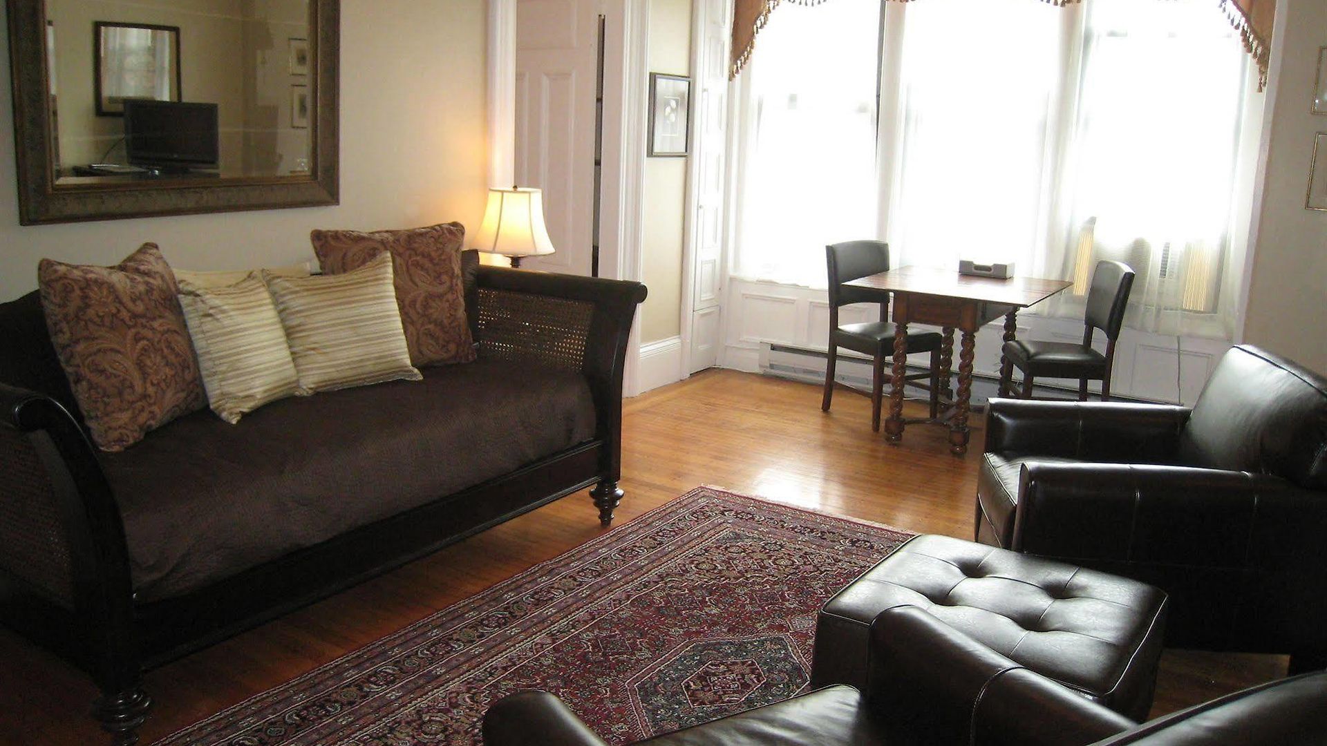 Back Bay Suites Apartment