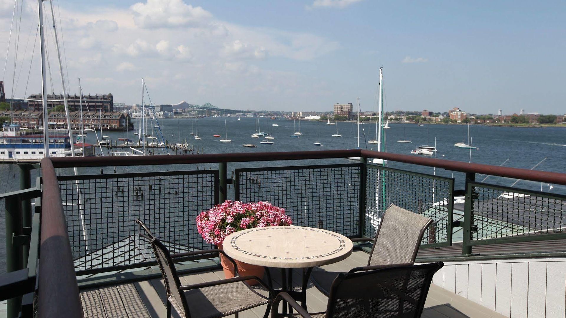 Yacht Haven Inn 4*