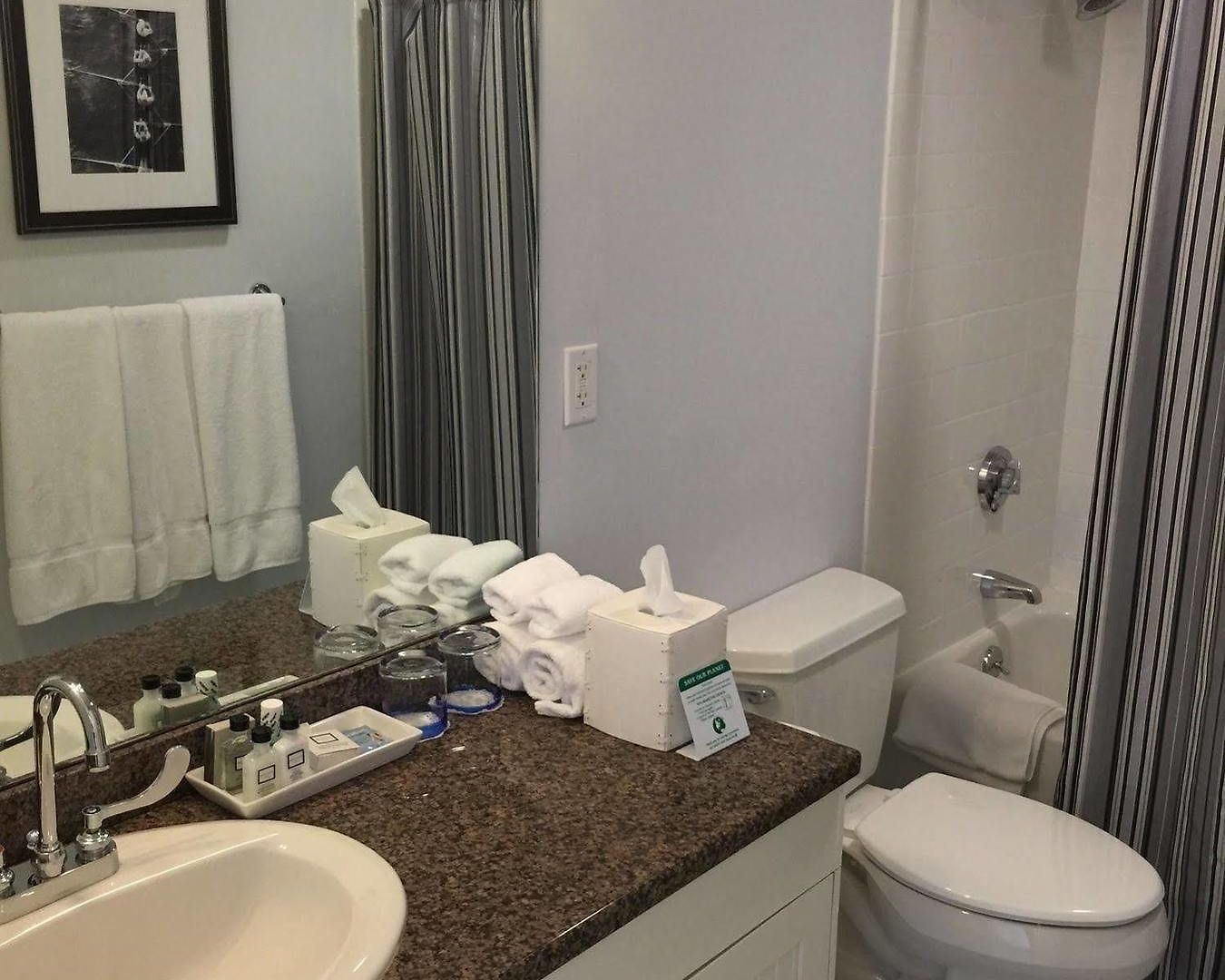 Yacht Haven Inn 4*