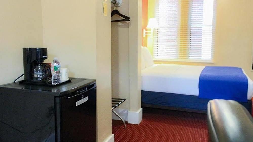 Ivy Common Hotel 2*