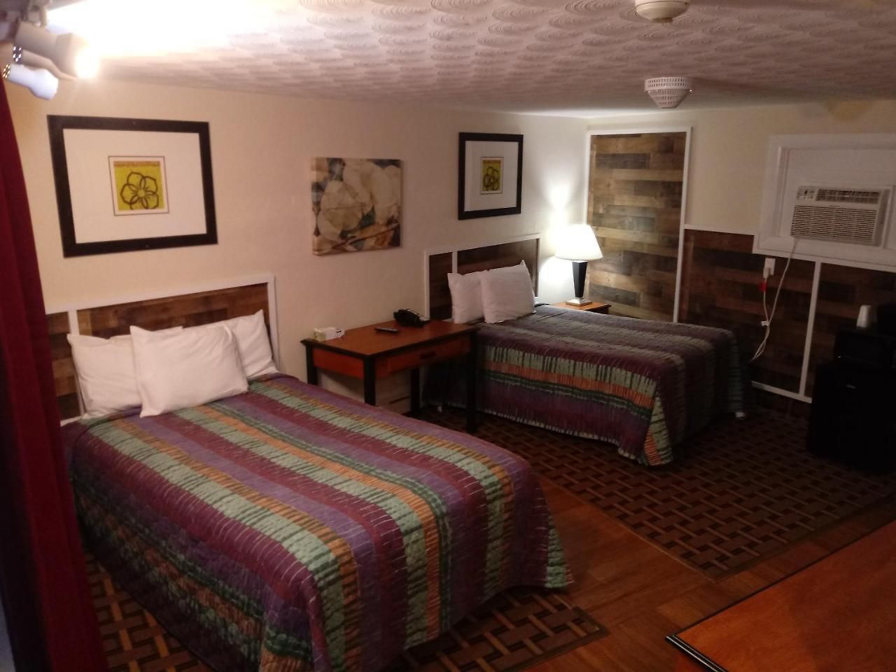 Motel Town Line Boston