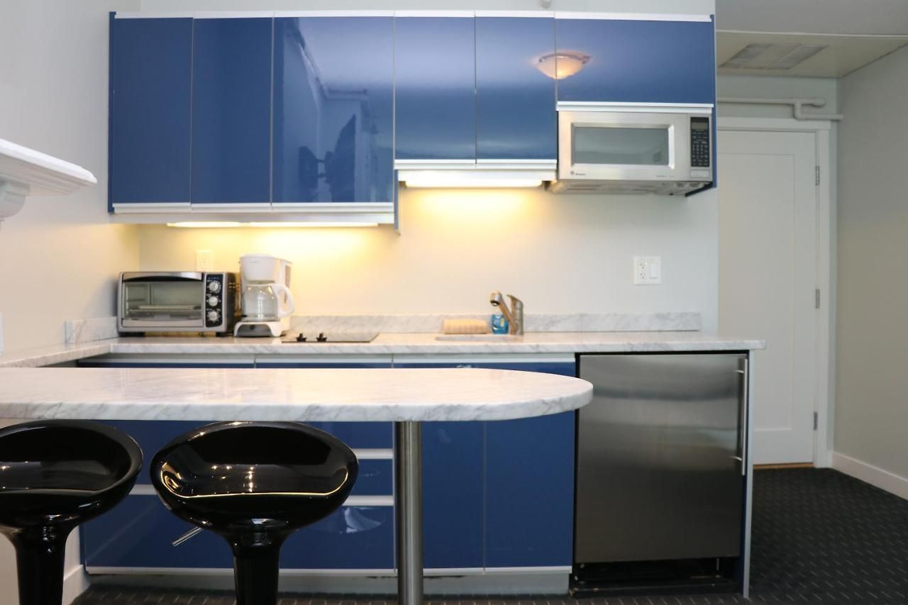 Stylish Newbury Street Studio, #4 Apartment *
