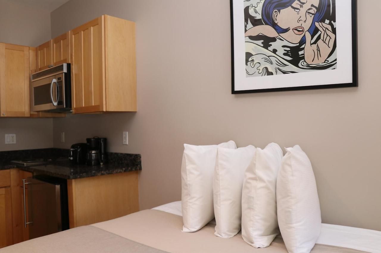 Apartment Stylish Downtown In The South End, C. Ave #1 *