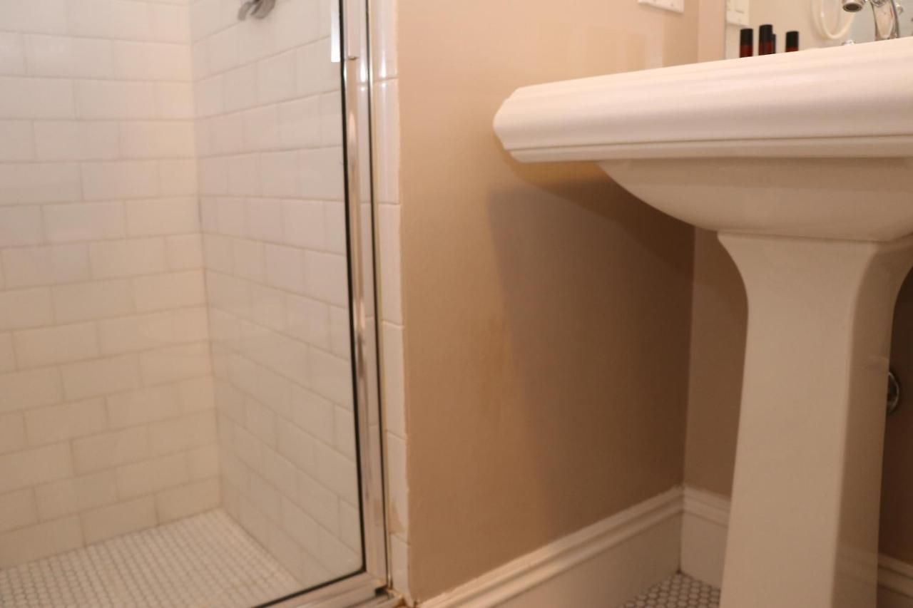 Stylish Downtown In The South End, C. Ave #1 Apartment