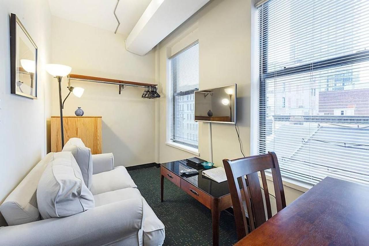 Temple Place 6th Floor Apartment *