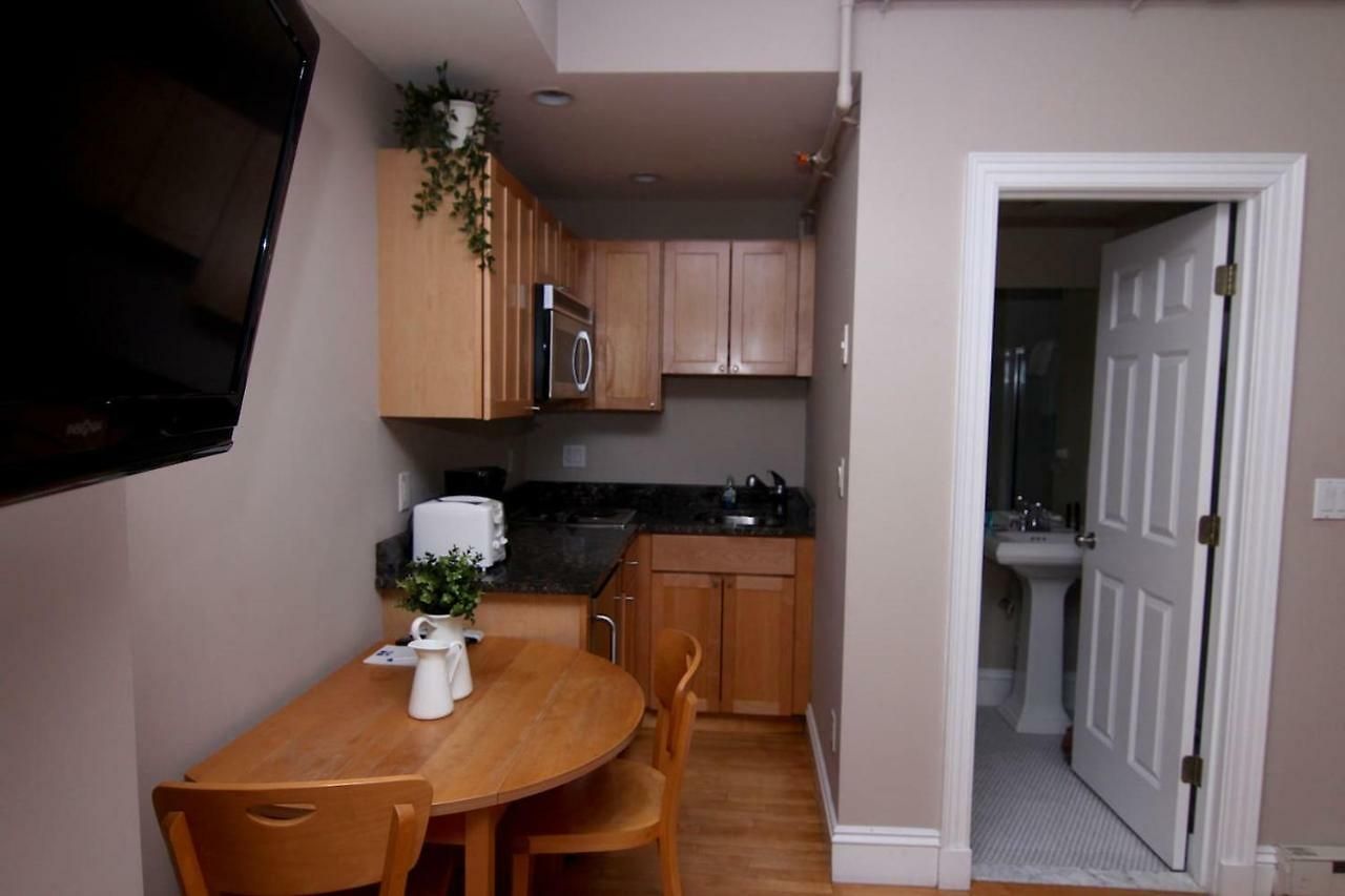 Stylish Downtown In The Southend, C.ave# 2 Apartment