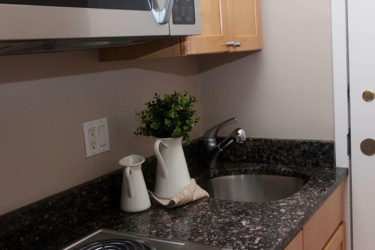 Stylish Downtown In The Southend, C.ave# 2 Apartment