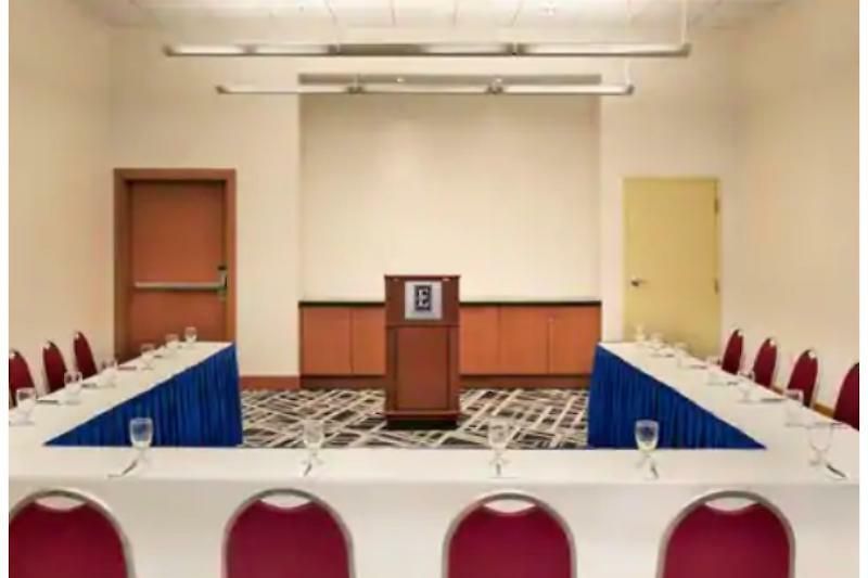 Embassy At Logan Airport Hotel 3*