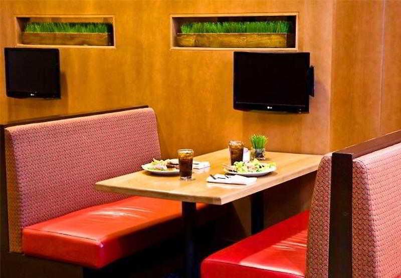 Courtyard By Marriott Logan Airport Hotel 3*