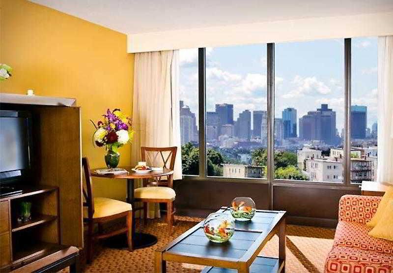 Courtyard By Marriott Logan Airport Boston