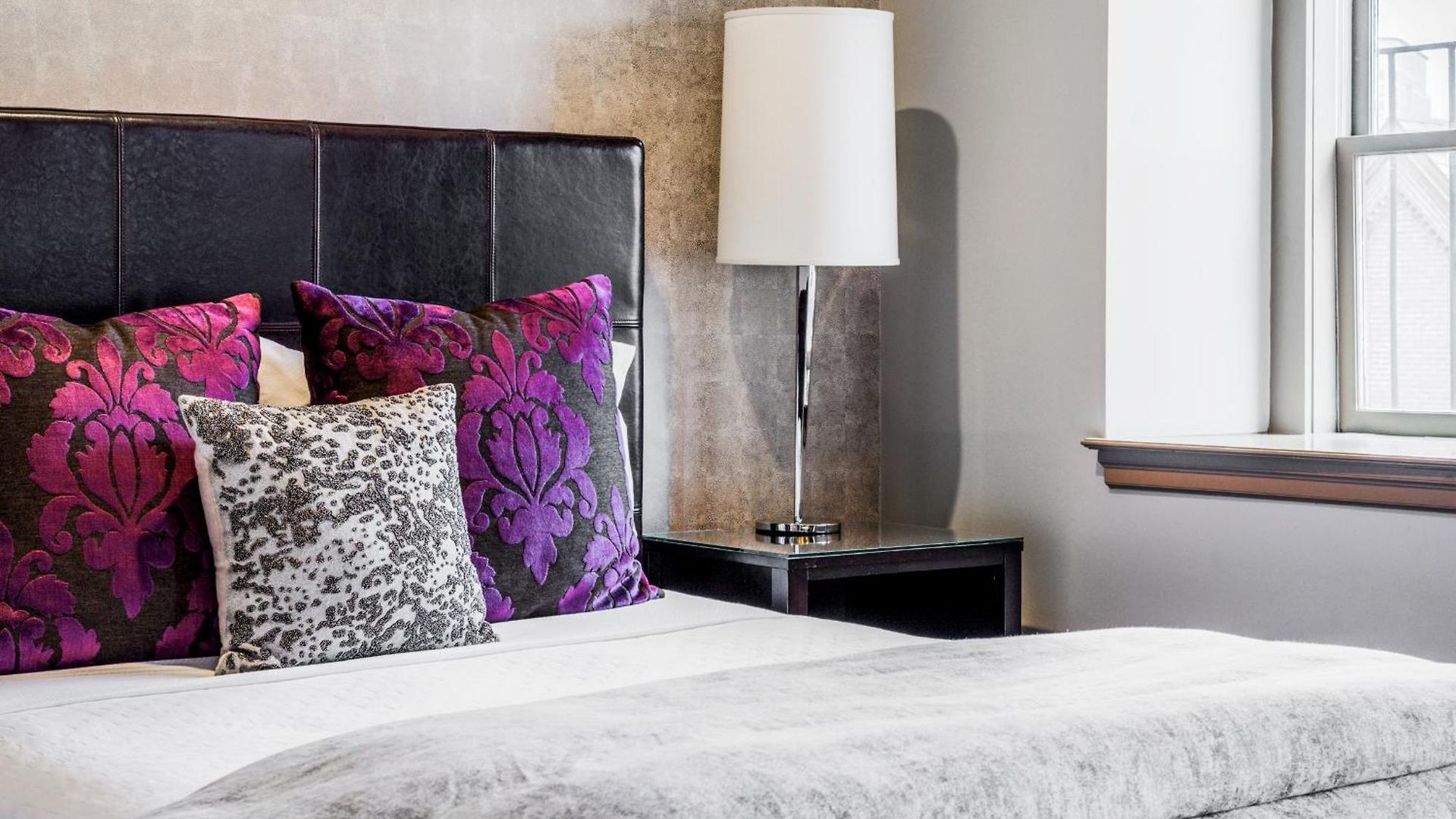 Clarendon Square 4*