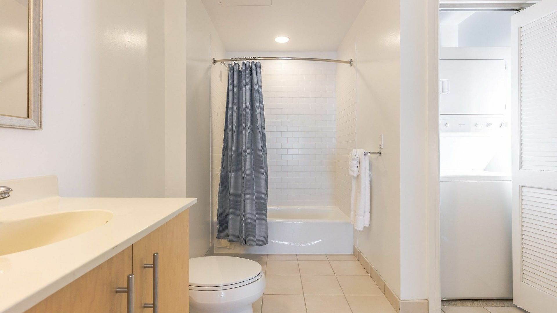 Global Luxury At West End Hotel