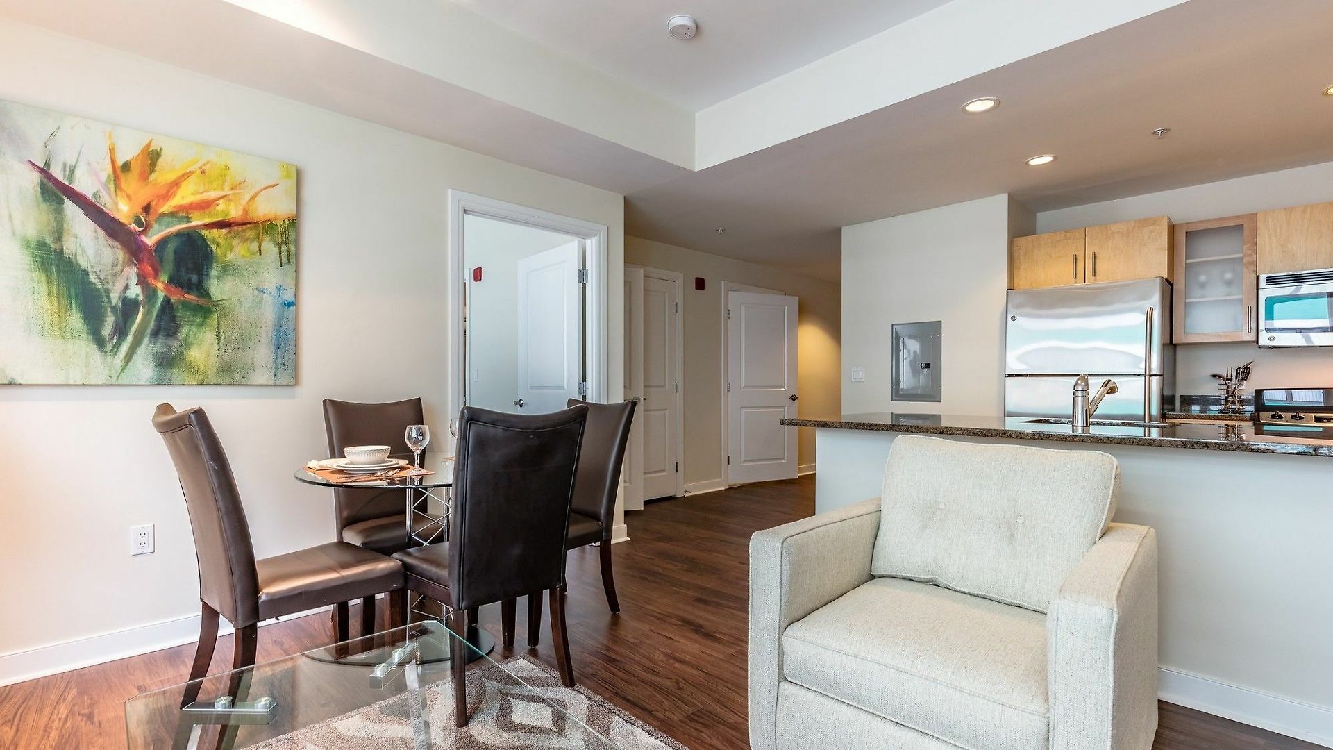 Global Luxury At West End Hotel *