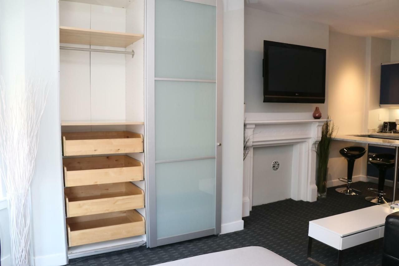 Stylish On Newbury Street, #10 Apartment *