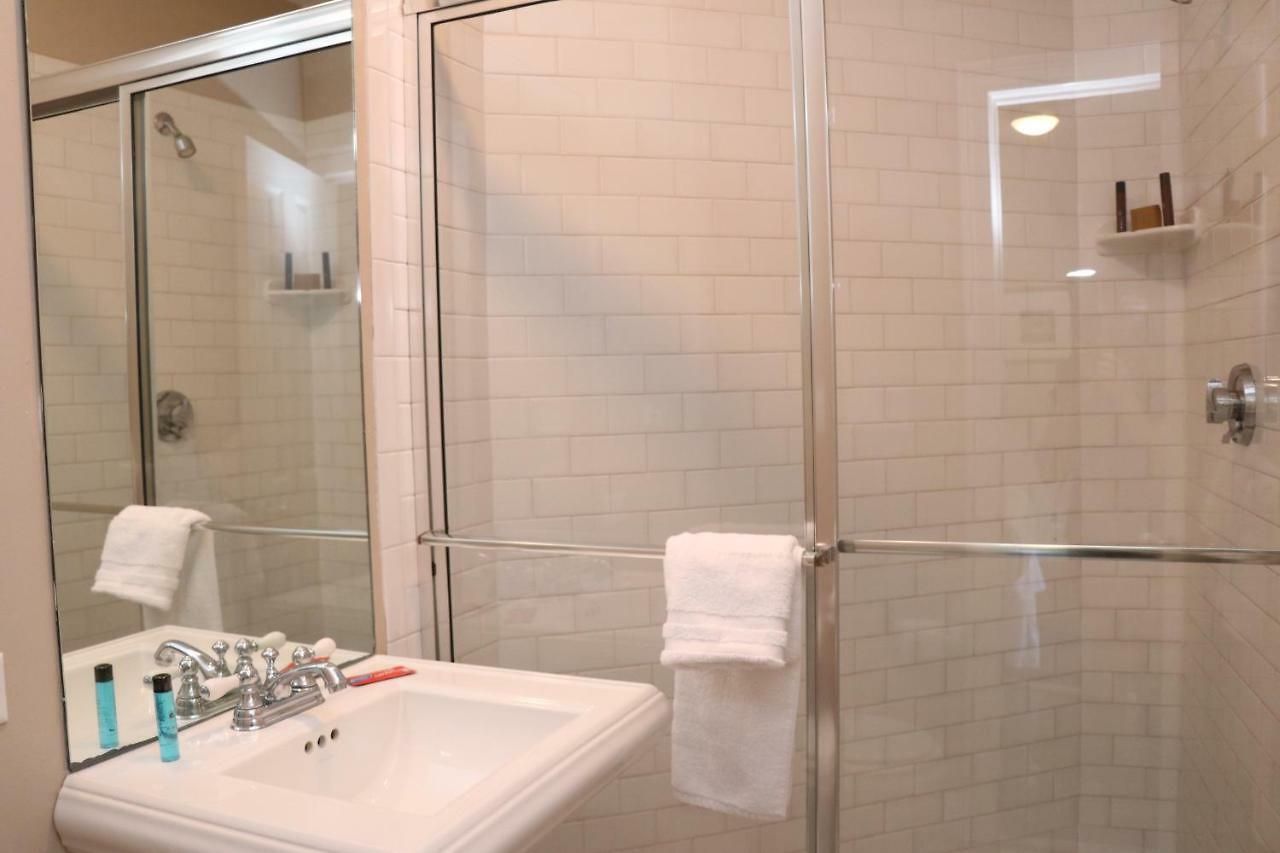 Stylish Downtown Studio, #32 * Boston