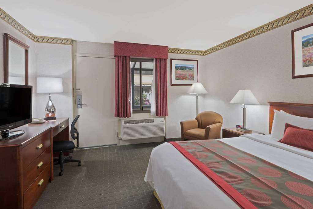 Ramada By Wyndham Hotel 3*