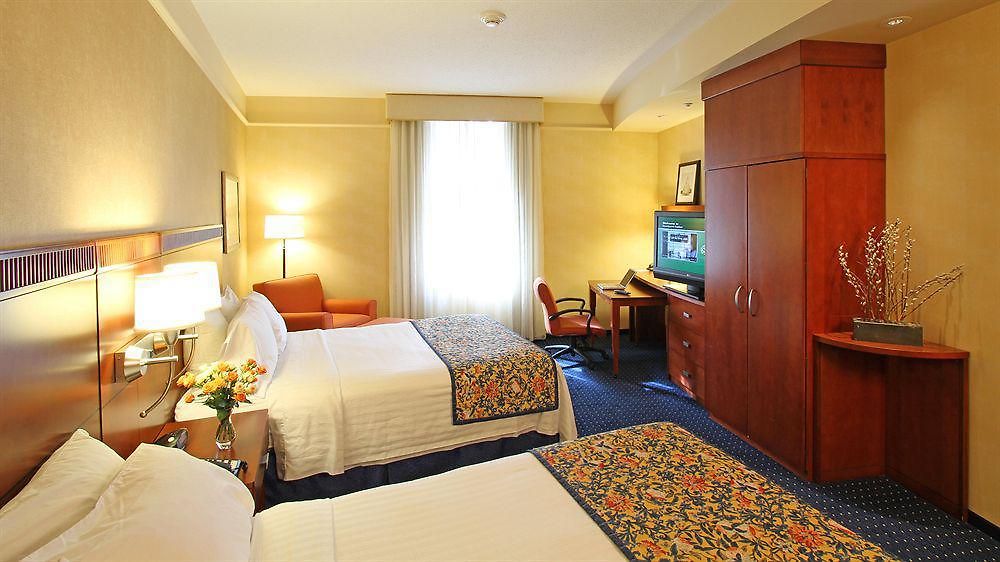 Courtyard Copley Square Hotel 3*