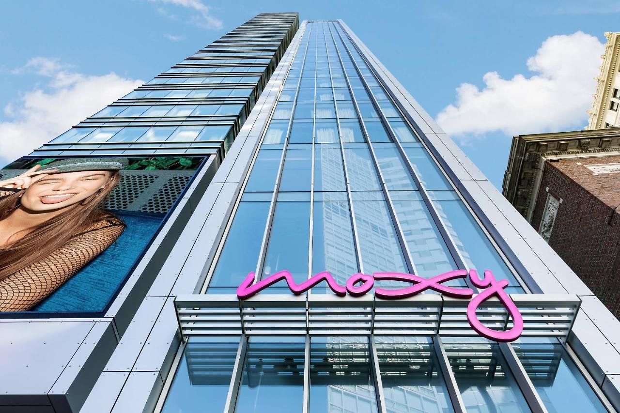 Moxy Downtown Hotel 3*