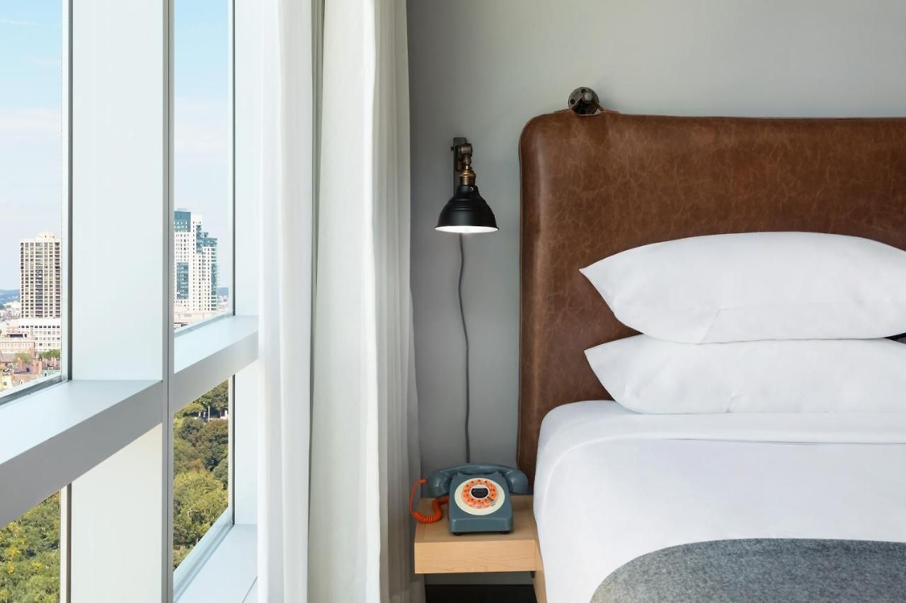 Hotel Moxy Downtown