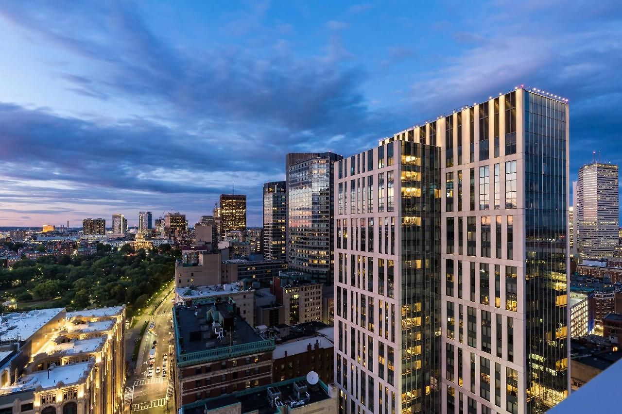 Moxy Downtown Boston