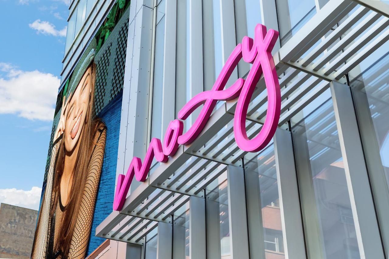 Moxy Downtown 3*
