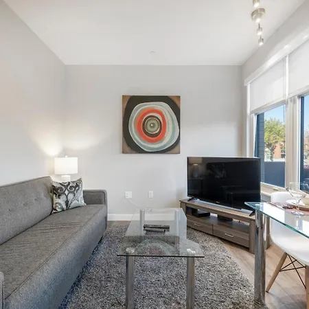 Global Luxury East Apartment