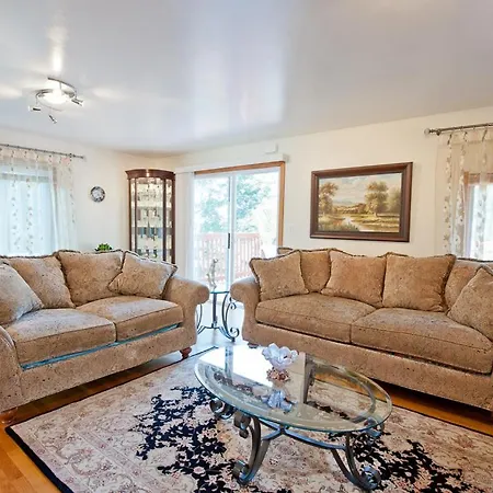 Modern Beautiful Apartment-5 Beds-full Kitchen-parking-super Clean-great For Groups *