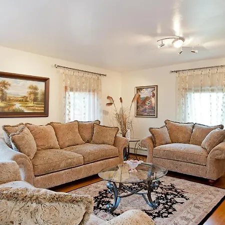 Modern Beautiful Apartment-5 Beds-full Kitchen-parking-super Clean-great For Groups Boston