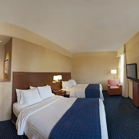 Courtyard Copley Square 3*