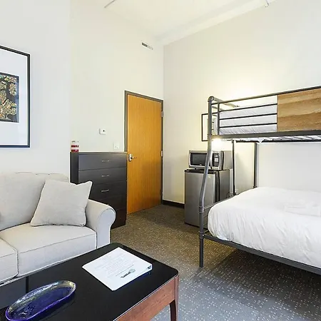 Studio Ready 4 Students & Traveling Professionals! 310 Apartment