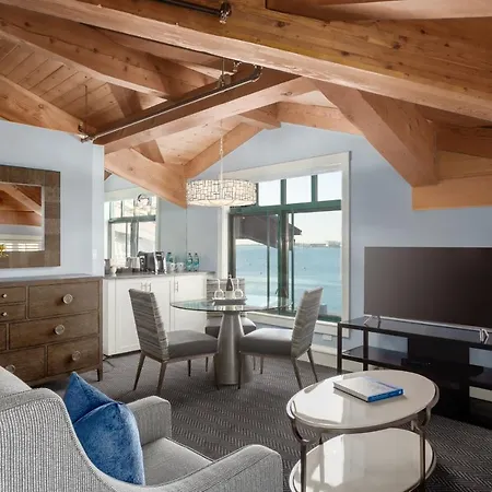 Yacht Haven Inn 4*