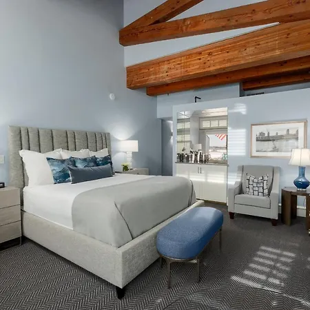 Yacht Haven Inn