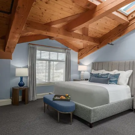 Yacht Haven 4* Boston