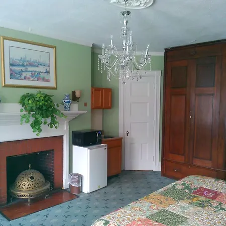 463 Beacon Street Guest house