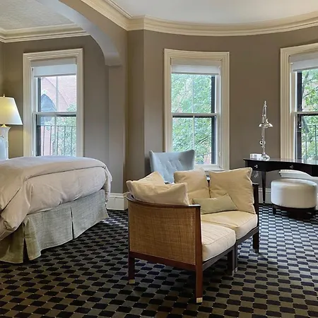 Clarendon Square 4* Boston