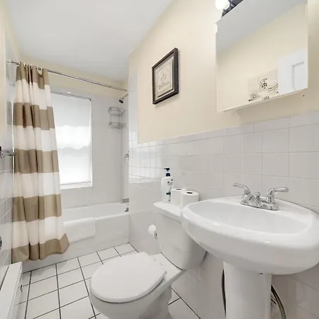 Apartment Newly Renovated 2br1ba At The *