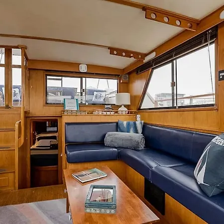 2br Spacious & Comfy 43' Yacht - Heat & Ac - On The Freedom Trail - Nights Sleep