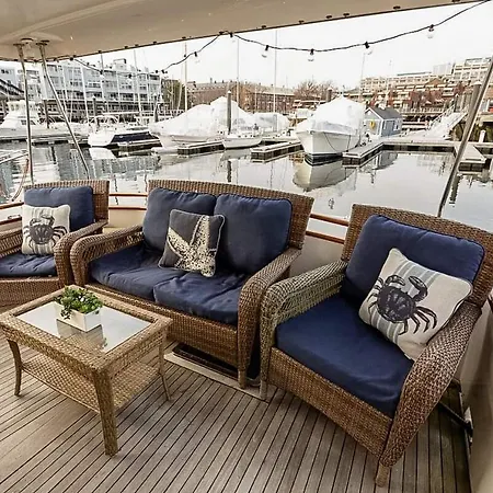 2br Spacious & Comfy 43' Yacht - Heat & Ac - On The Freedom Trail - Nights Sleep Botel Boston