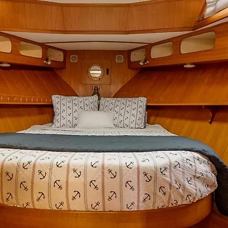 2br Spacious & Comfy 43' Yacht - Heat & Ac - On The Freedom Trail - Nights Sleep *