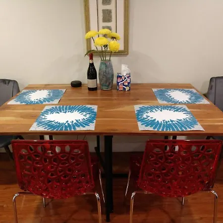 Parking - Private Entrance - King Beds Apartment *