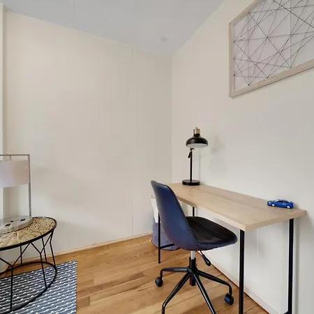 5br 2bh Bright & Spacious In Brighton Apartment *