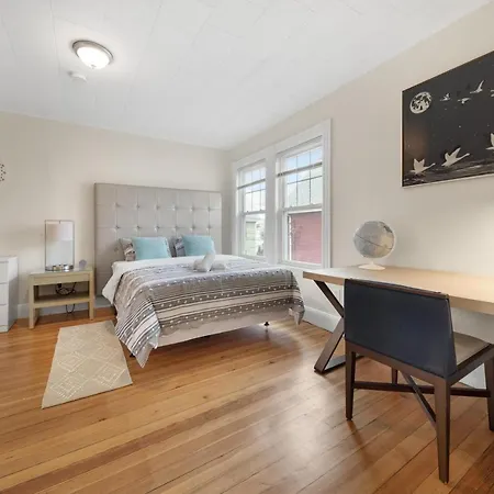 5br 2bh Bright & Spacious In Brighton Apartment *