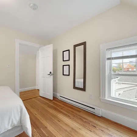Apartment 5br 2bh Bright & Spacious In Brighton *