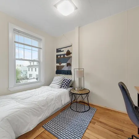 5br 2bh Bright & Spacious In Brighton Boston