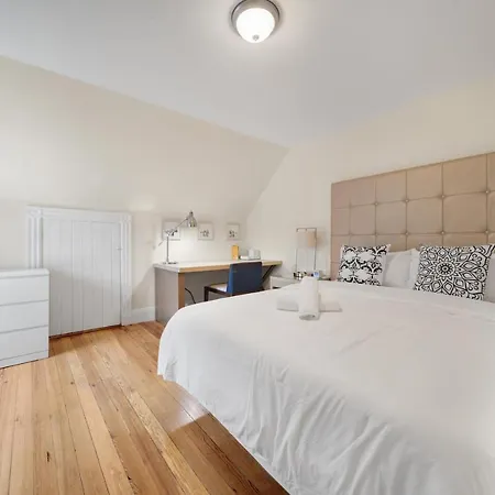 5br 2bh Bright & Spacious In Brighton *