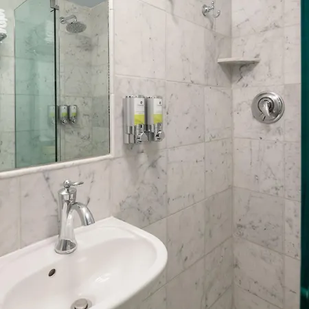 Staypineapple, A Delightful Hotel, South End 4*