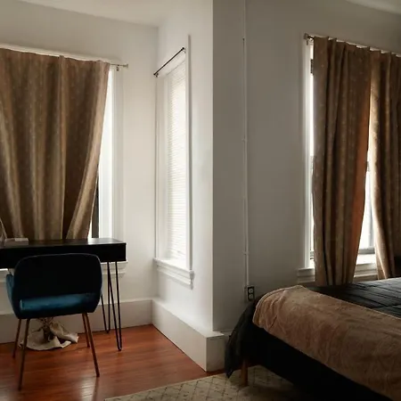 Stylish 3br1bth Near Historical District